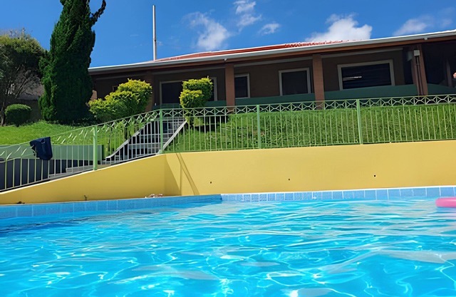 Chácara com piscina aquecida- Perdões