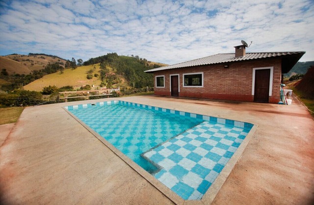 Chácara c piscina e vista para Cach. dos Pretos/SP