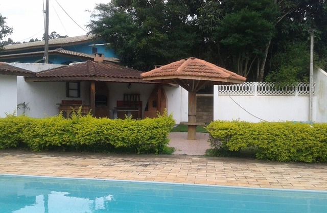 CHACARA WITH POOL AND FIREPLACE AMONG `THE HILLS