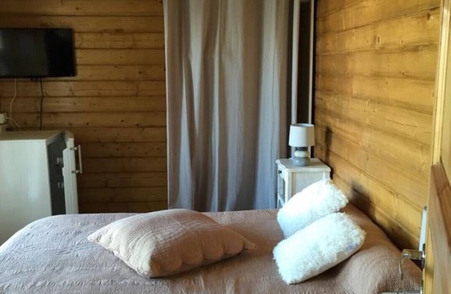 Chalet (2 Adults): Villa Charline
