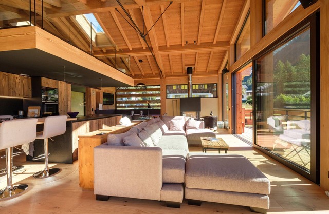 Chalet 'Aikoa' with Mountain View, Private Terrace and Wi-Fi