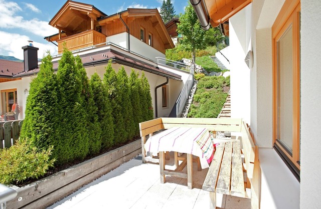 Chalet apartment in ski area Saalbach-Hinterglemm