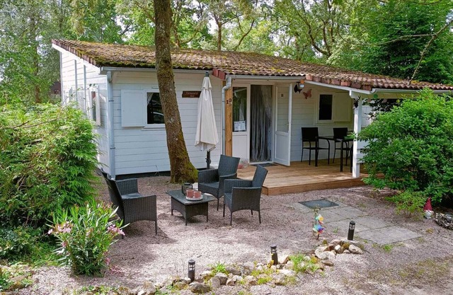 Chalet at camping Le Verdoyer* Dordogne France 4 pers./2 bedrooms