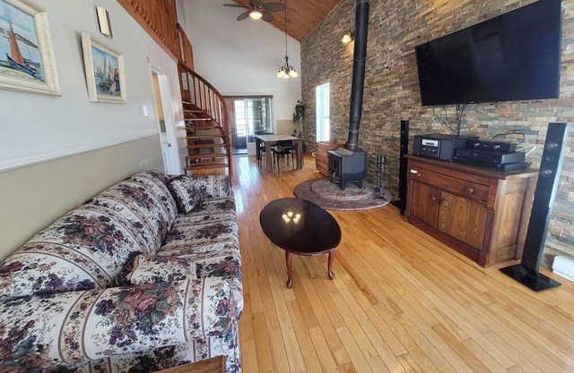 Chalet avec spa et vue sur la rivière Jacques-Cartier