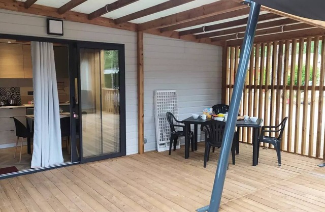 Chalet Badiane Premium + 35m2 (2x - 4/6 pers) + Terrasse 19m2 + LV + TV + 2SDB + Clim 6 persons