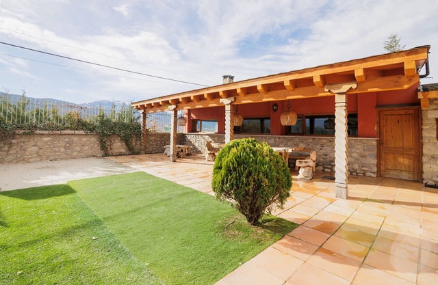 Chalet 'Can Ricart' with Private Terrace, Wi-Fi and Air Conditioning