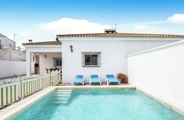 Chalet Casa Playamar close to the Beach with Garden, Pool & Wi-Fi