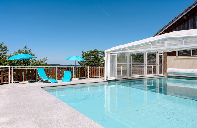 Chalet 'Chalet Les Moraines 8' with Mountain View, Shared Pool and Private Terrace