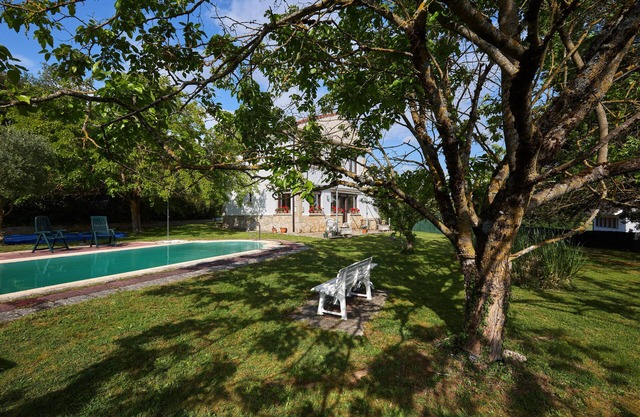 Chalet CON Jardin Y Piscina EN LA Falda DE LA Montaña