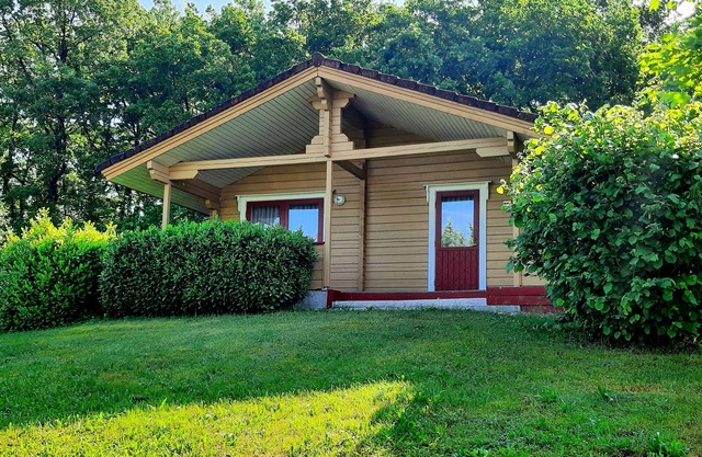 Chalet Dans un Village de Vacances au Coeur du Département du lot