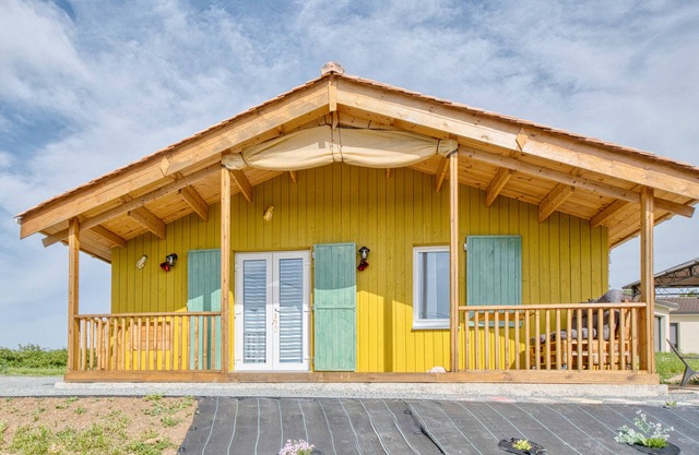 Chalet 'De Campagne En Dordogne' with Private Terrace