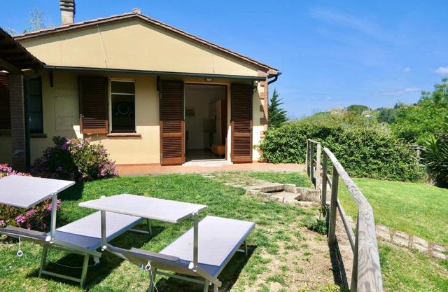 Chalet Elena in Montescudaio, ground floor with fenced garden