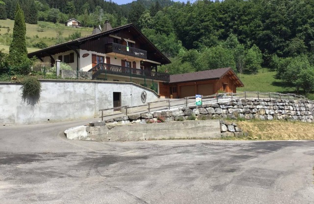Chalet 'Gîte Chevenoz' with Mountain View, Private Terrace and Private Garden