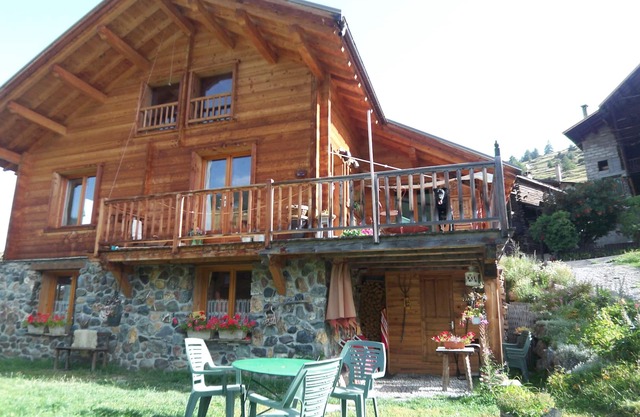 CHALET GROUND FLOOR 2 a 6 Per MOLINES EN QUEYRAS center
