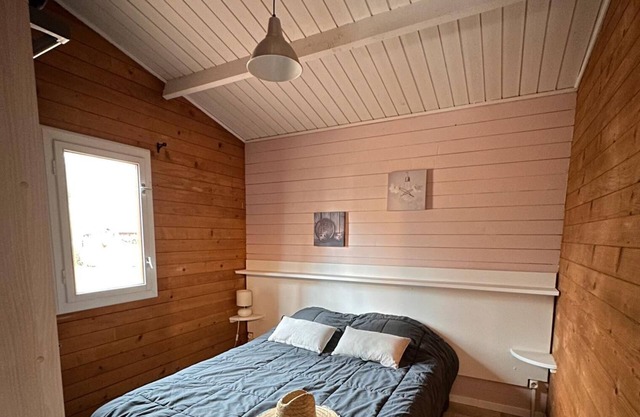 Chalet 'Guzet 4 Personnes 26' with Private Terrace, Private Garden and Wi-Fi
