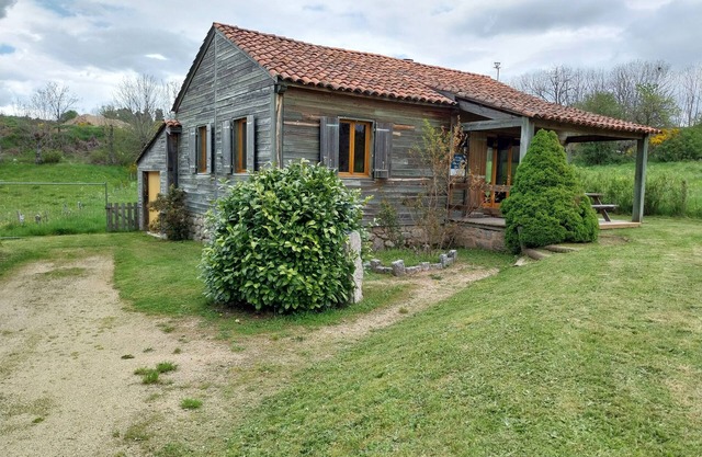 Chalet Indépendant sur Terrain Clos de 500m² Avec vue sur L'aubrac et le Lioran