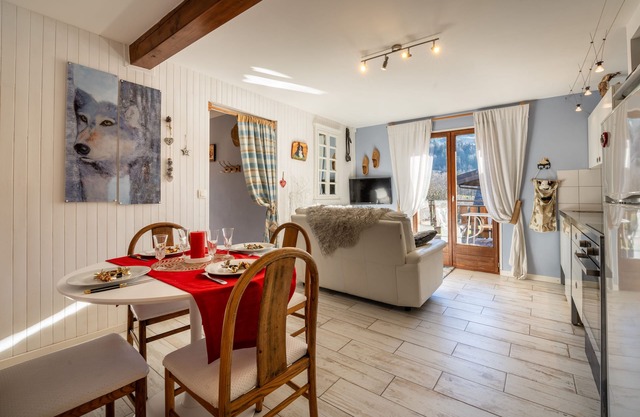 Chalet Iris with jacuzzi in chalet in the heart of the Thônes Valley