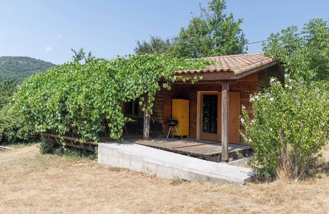 Chalet 'Jaune 4 - 5 Personnes' with Balcony and Wi-Fi