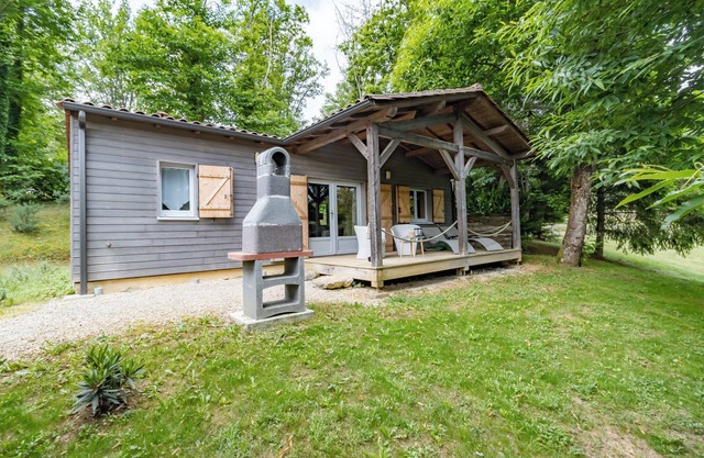 Chalet La Truffe – Private Spa, Terrace & Garden, Breakfast Included, A/C & Parking