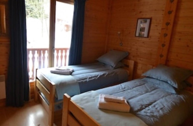 Chalet Le Cochon Noir sleeps 8 self catered big mountain view + logburner FABn