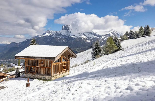 Chalet 'Mazot De Warens' with Private Terrace and Private Garden
