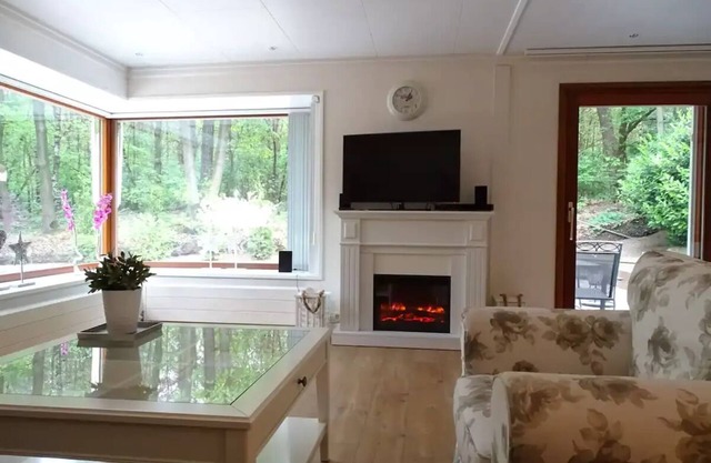 Chalet Pimpel & Mees; comfortably enjoy the peace and nature.