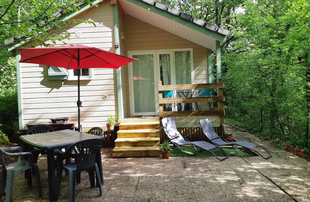 Chalet Proche D'un Lac Idéalement Situé Pour Découvrir la Corrèze et la Dordogne