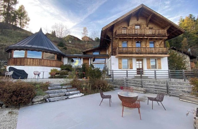 Chalet sleeps 12 - exceptional view - close to the slopes and thermal baths
