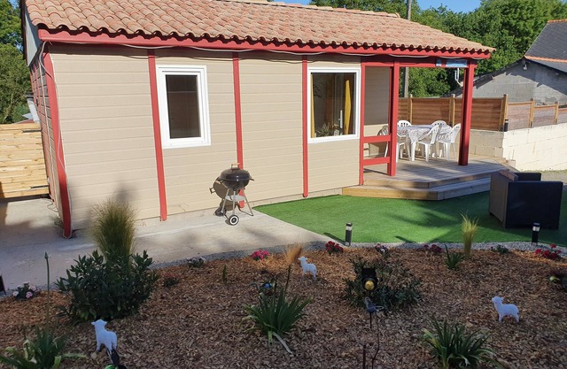 CHALET "TRISKELL DE LA BAIE " & SPA in option Mont Saint Michel, GR34.