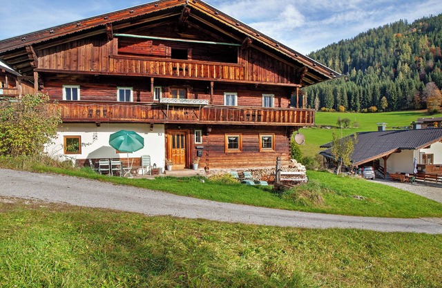 Chalet 'Uriges Bauernhaus Achtzehn53' with Mountain View, Private Terrace and Wi-Fi