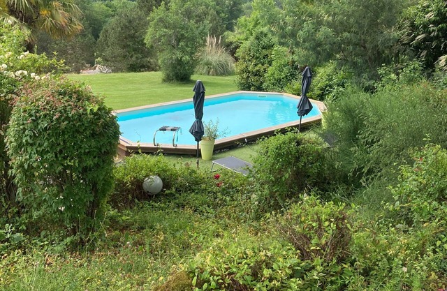Chalet, very nice view, 2 terraces, park, swimming pool belonging to the chalet