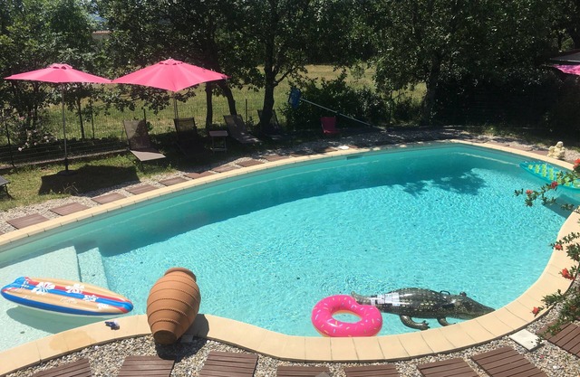 Chalet with terrace in the countryside, ideal quiet location.