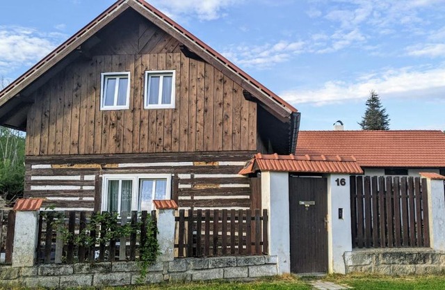 Chalupa u rybníka Střehom