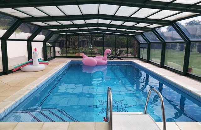 Chambre chez particulier avec petit déjeuner, piscine, pool house