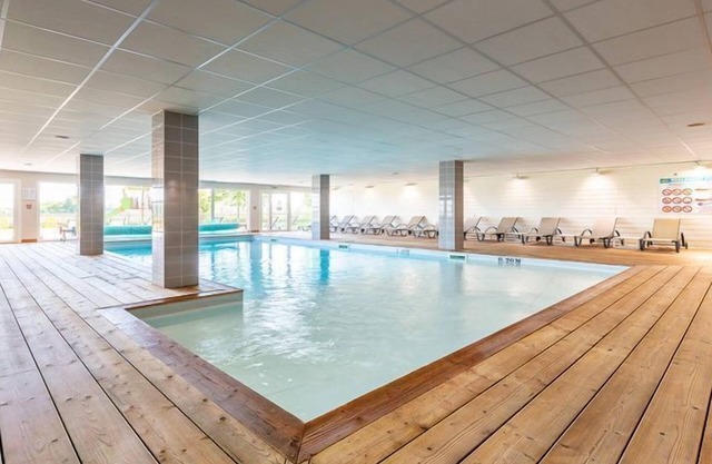 Chambre Confortable | WiFi Gratuit + Accès Piscine