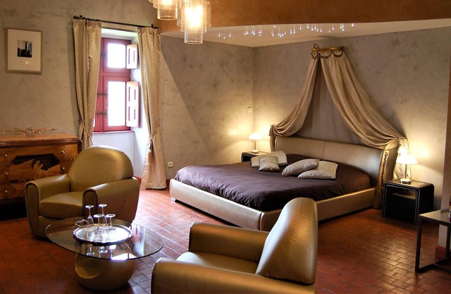 Chambre D'hôte au Chateau LA Servayrie Près de Conques