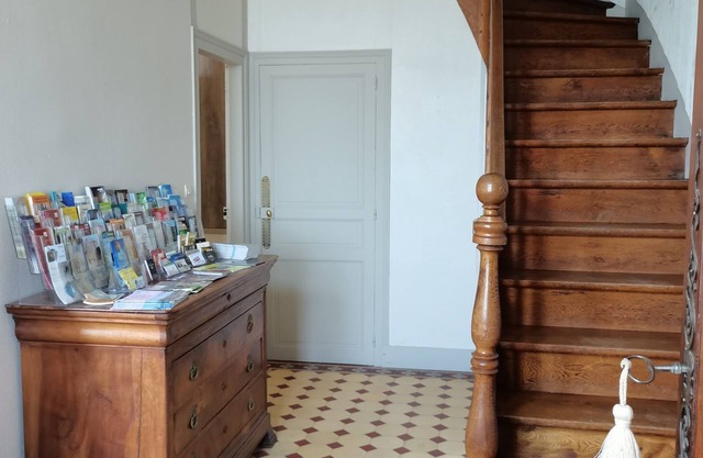 Chambre D'hôtes de Charme Dans Village Troglodytique : La Chambre du Poète