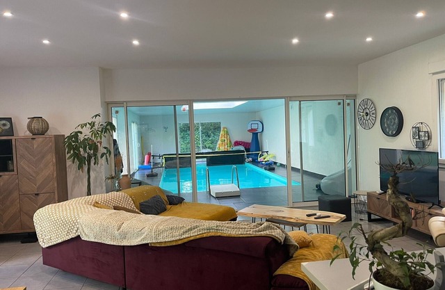 Chambre Dans une Maison Avec Piscine au Calme D'irvillac