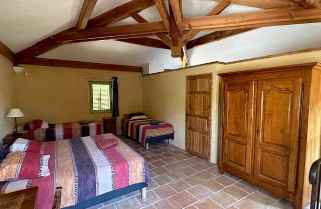 Chambre d'hôtes de la tour with exceptional 25 m swimming pool, relaxation pool and spa.