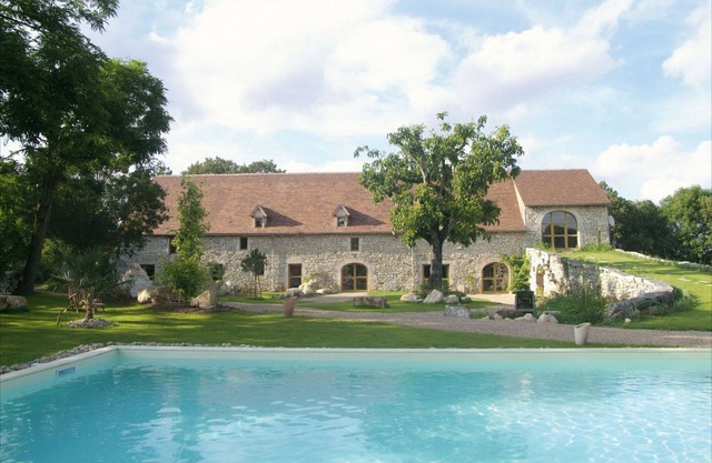 Chambres & Jardin de Pierres is a charming guest house in Quercy