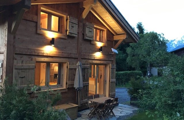 Chamonix Valley recent, cosy Granit chalet