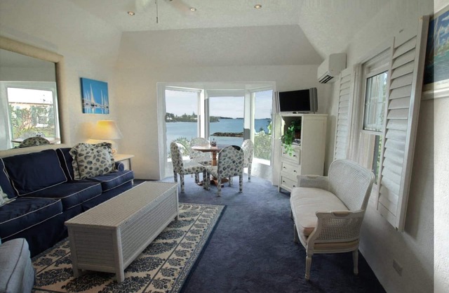 "Chan Mar" Tucker's Town Bermuda
