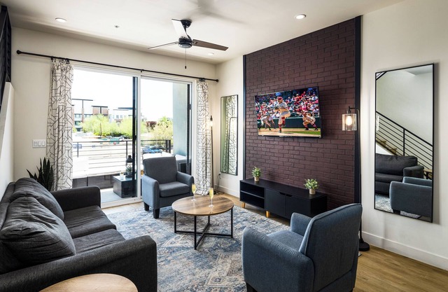 Chaparral - 2 Units - Jacuzzi - Heart of Old Town