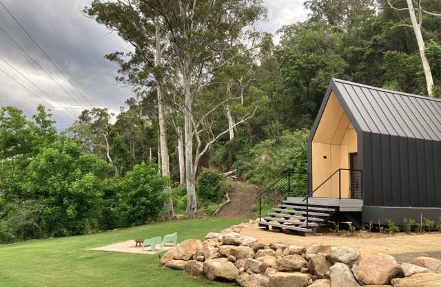 Chapel Cove Retreat, private Tiny House with boat ramp