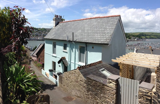Chapel House - Stunning River Views - Balcony - Parking included