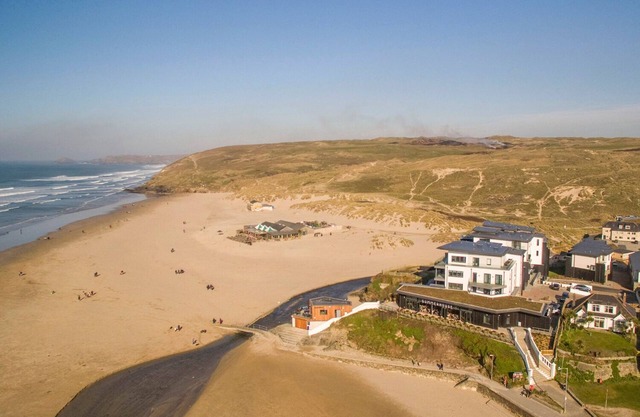 CHAPEL ROCK VIEW, THE DUNES, country holiday cottage in Perranporth