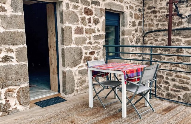 Charming 18th-century cottage with spa and terrace, St-Julien-Molin-Molette