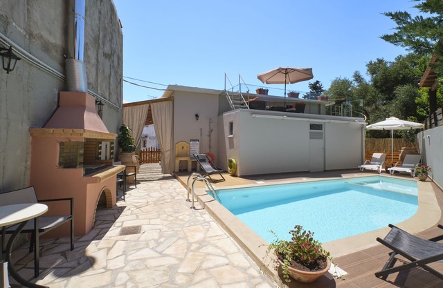 Chara Villas with 20m2 swimming pool-BBQ!