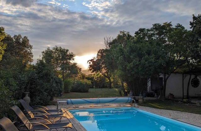 Character house with private pool and garden - Sunday to Sunday rental
