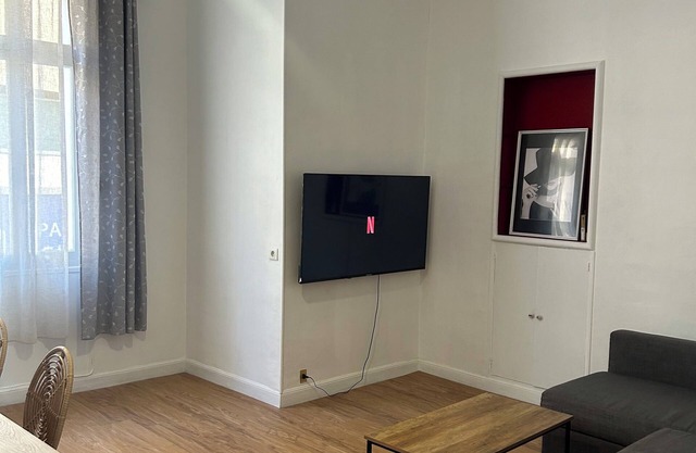 Character apartment near Velodrome stadium, ideal for friends or family